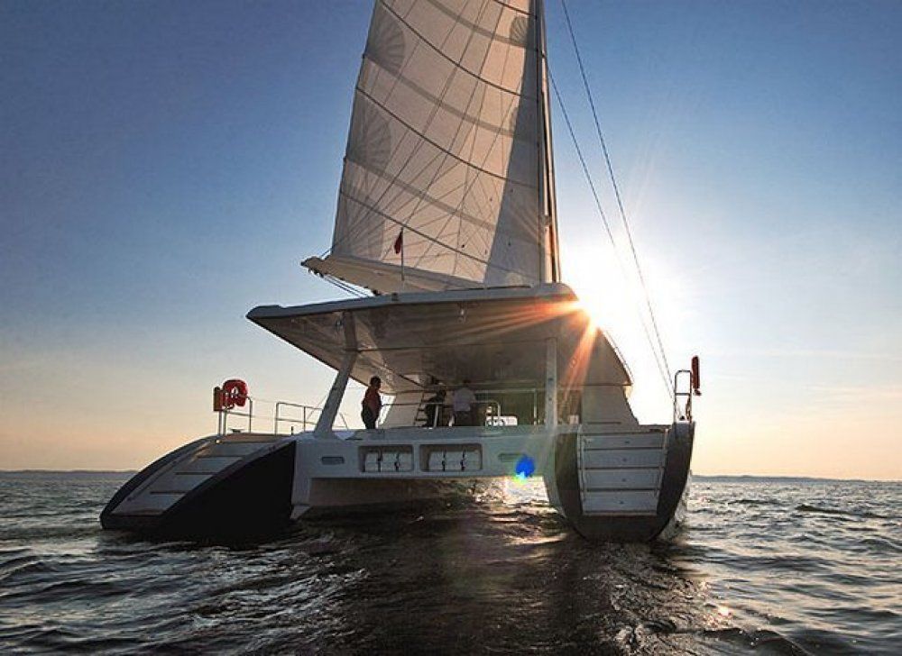 Soon come crewed catamaran 4 double cabin bvi