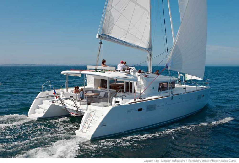 Charter catamaran lagoon 450 4 2 cabins split