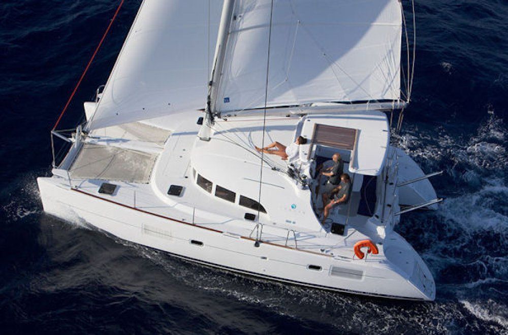 Charter catamaran lagoon 380 4 double cabins bvi