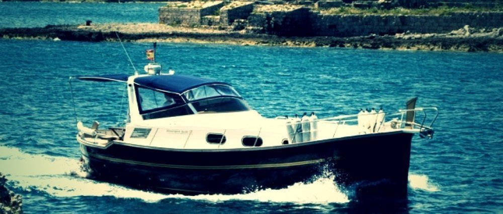 Charter yacht menorquin 120 open 2 cabins menorca