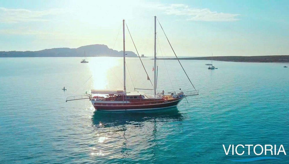 Victoria charter gulet in sardinia