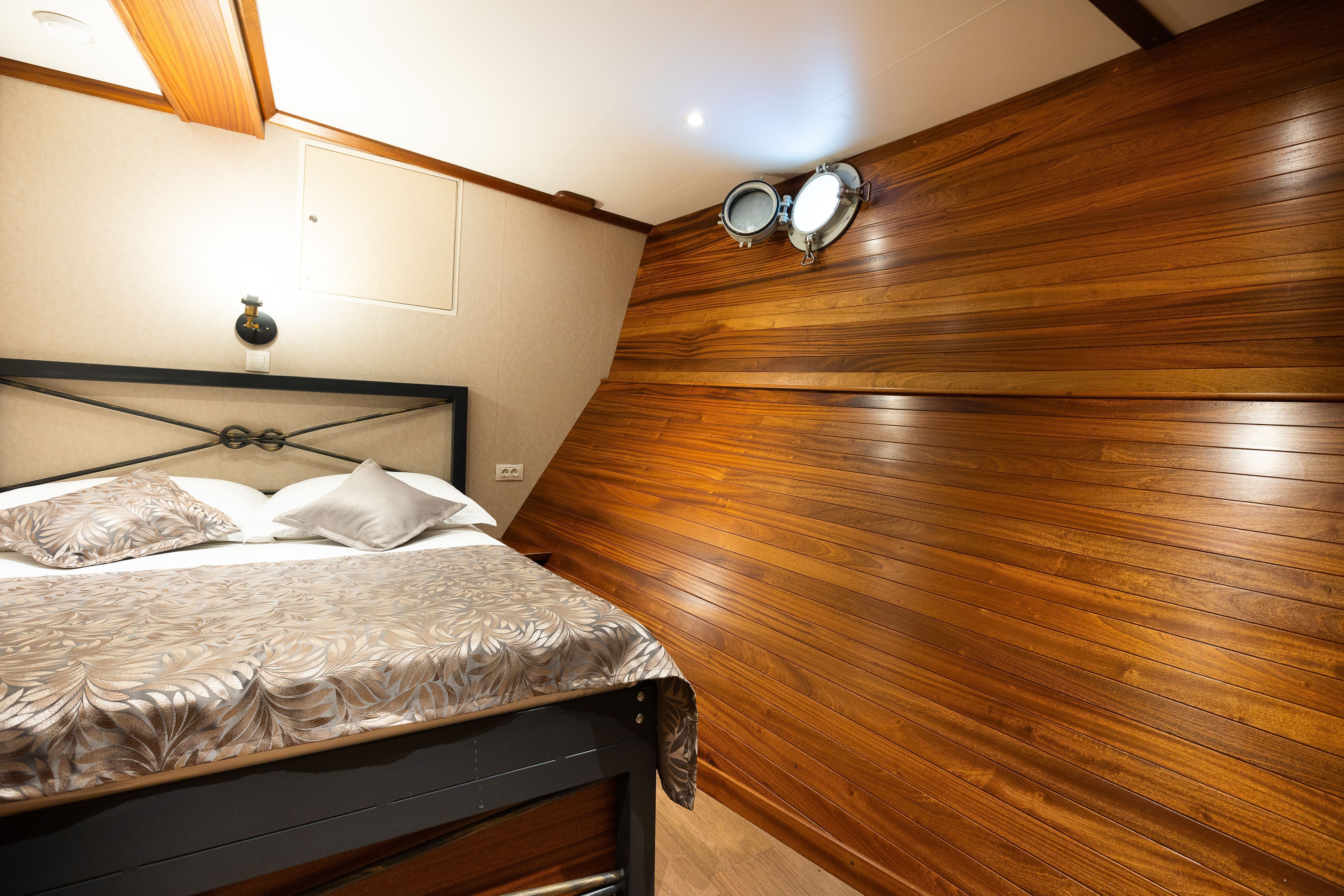 Yacht charter cabin croatia