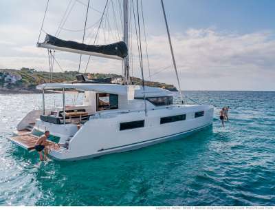 Feet catamaran greece charter alquiler grecia 10